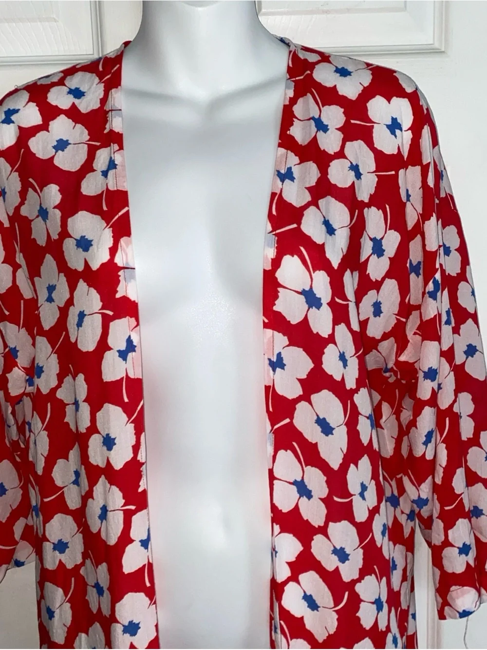LOFT red white